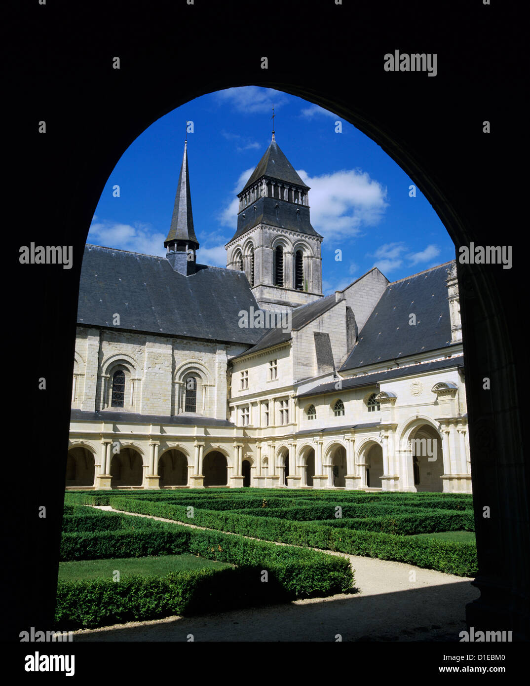 View through cloisters to the abbey church, Fontevraud Abbey (Abbaye de Fontevraud), Fontevraud, Pays-de-la-Loire, France Stock Photo