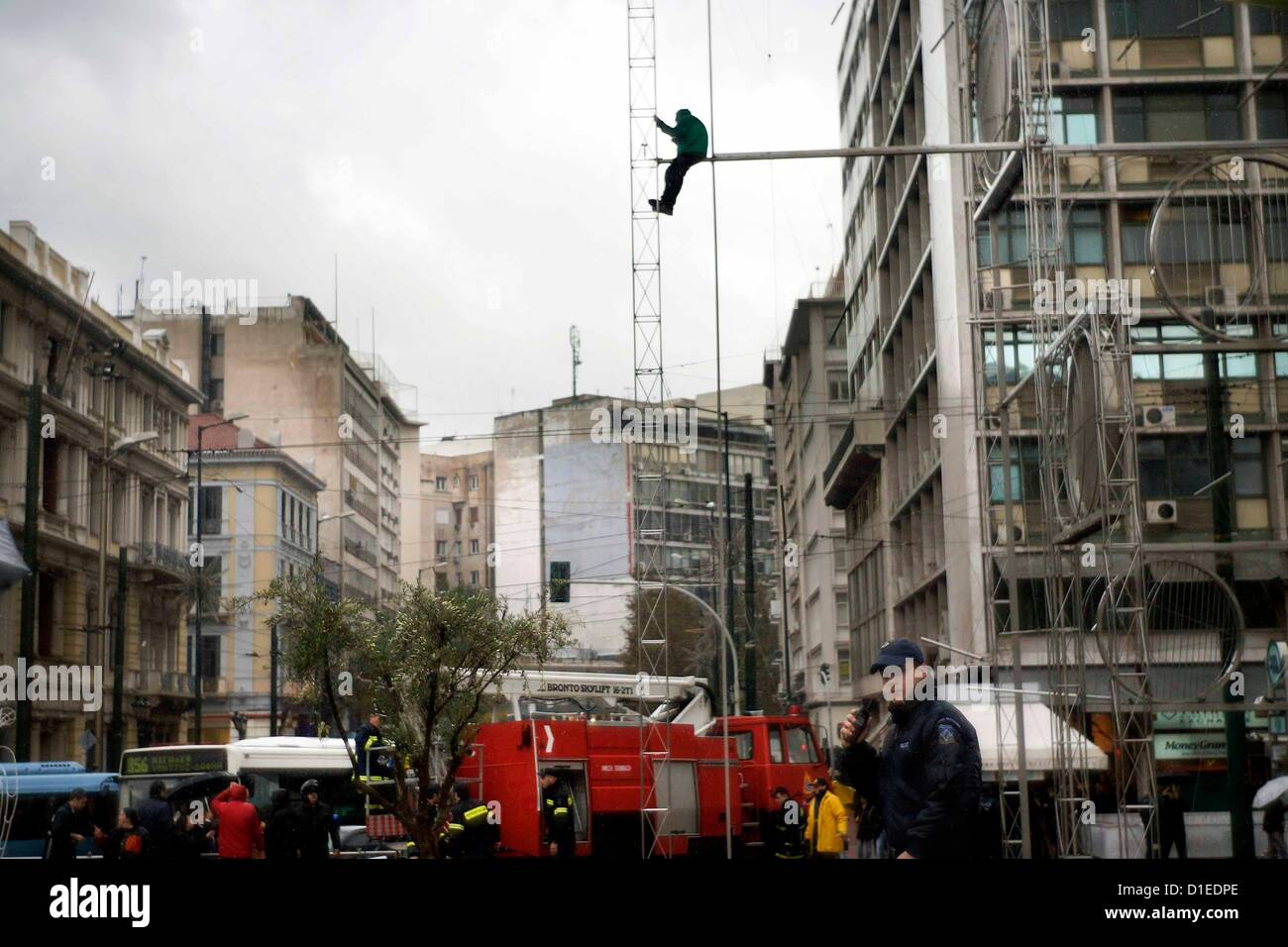 Athens, Greece. 18th December 2012. A deaf-mute mother of 2 children commits a suicide attempt on Omonia Square in Athens, Greece on 18.12.2012, because her financial social support has been shortened. The woman was rescued. Photo: Phasma / Art of Focus Stock Photo