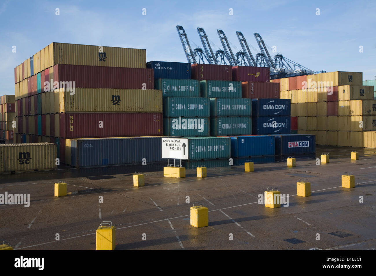 Shipping containers port of felixstowe hi-res stock photography and ...
