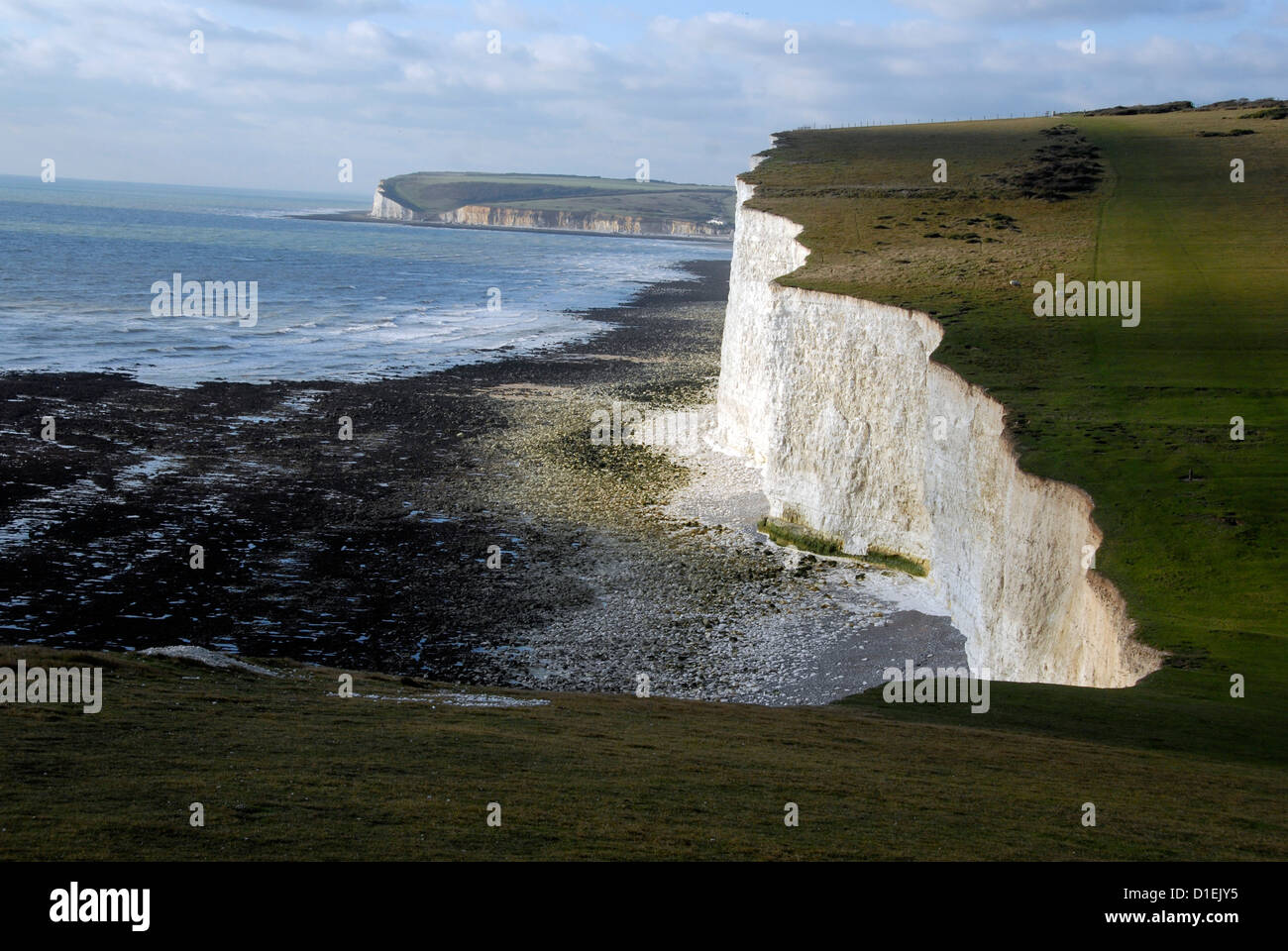 White cliffs on coast, near Crowlink , Seven Sisters Sussex UK Stock ...