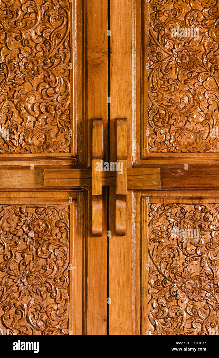 Old wooden door closed new hi-res stock photography and images - Alamy