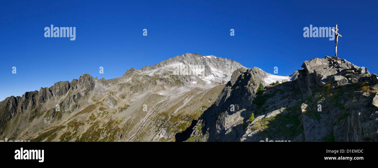 Summit cross at the Kreuzkofel in Ahrntal, Dolomites, South Tyrol, Italy Stock Photo