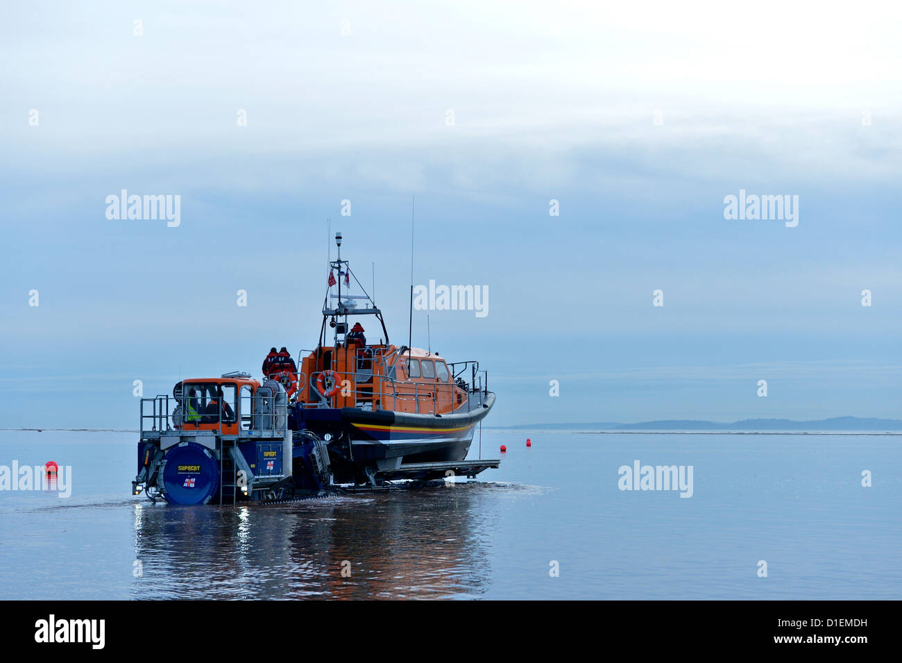 The Shannon class RNLI lifeboat with the L&RS Supacat launcher Stock Photo