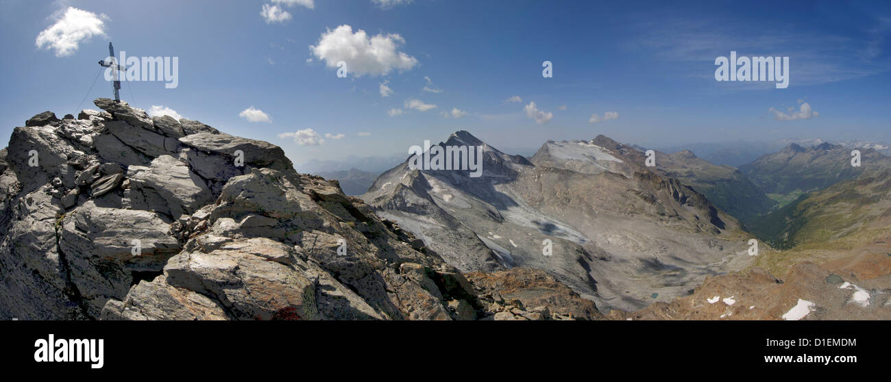 Mountain peaks and summit cross in the Rieserferner-Ahrn Nature Park, Dolomites, South Tyrol, Italy Stock Photo