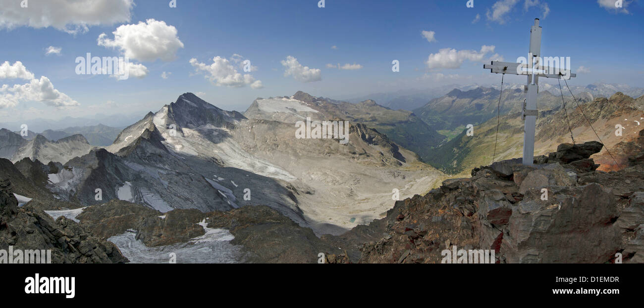 Mountain peaks and summit cross in the Rieserferner-Ahrn Nature Park, Dolomites, South Tyrol, Italy Stock Photo
