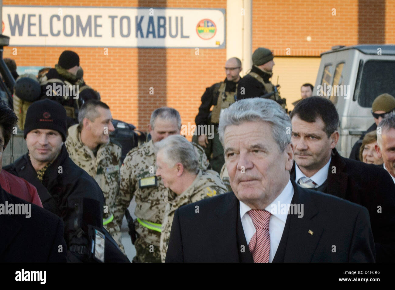 (HANDOUT) A handout dated 18 December 2012 shows German President Joachim Gauck and his delegation walk to their plane past a sign reading 'Welcome to Kabul' at the airport in Kabul, Afghanistan, 18 December 2012. Photo: GERMAN GOVERNMENT/STEFFEN KUGLER Stock Photo