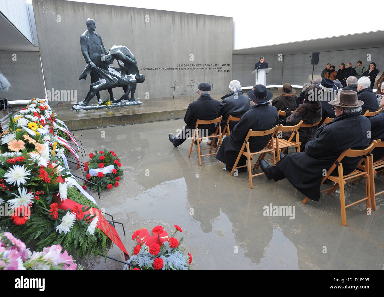 Wreaths and flowers are laid down at the Station Z in the former concentration camp Sachsenhausen in Oranienburg, Germany, 15 December 2012. The Central Council of German Sinti and Roma commemorated the deportation of 23000 Sinti and Roma in the Auschwitz concentration camp. Photo: Bernd Settnik Stock Photo