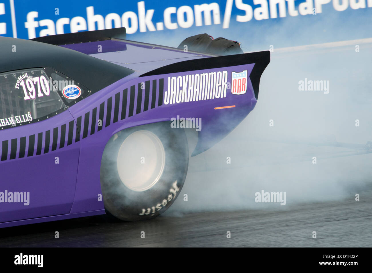 Car wheels spinning hires stock photography and images Alamy