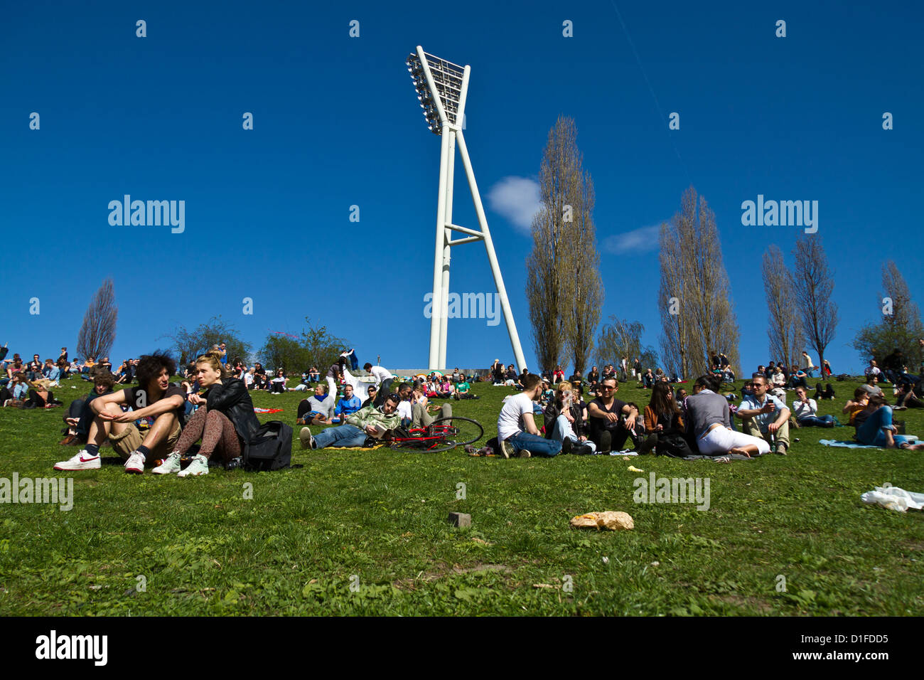 Young People enjoying a sunny Sunday Afternoon in the Berlin Mauerpark, Germany Stock Photo