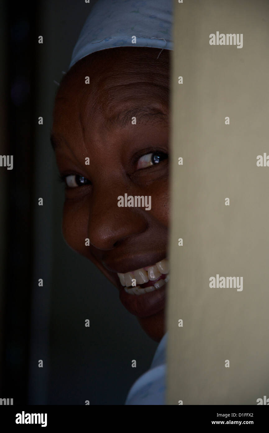 Smiling black woman hi-res stock photography and images - Alamy