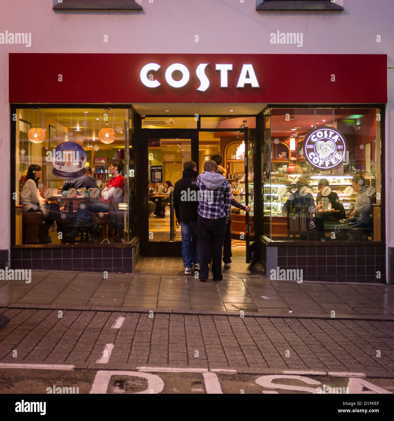 Costa Coffee Shop Exterior Stock Photos & Costa Coffee Shop Exterior Stock Images Alamy