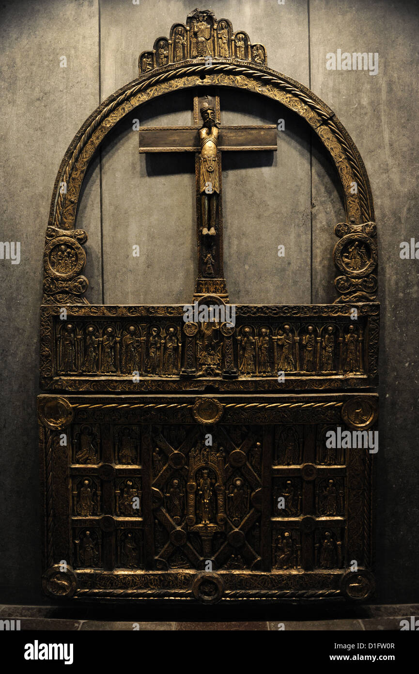 Romanesque metalwork hires stock photography and images Alamy