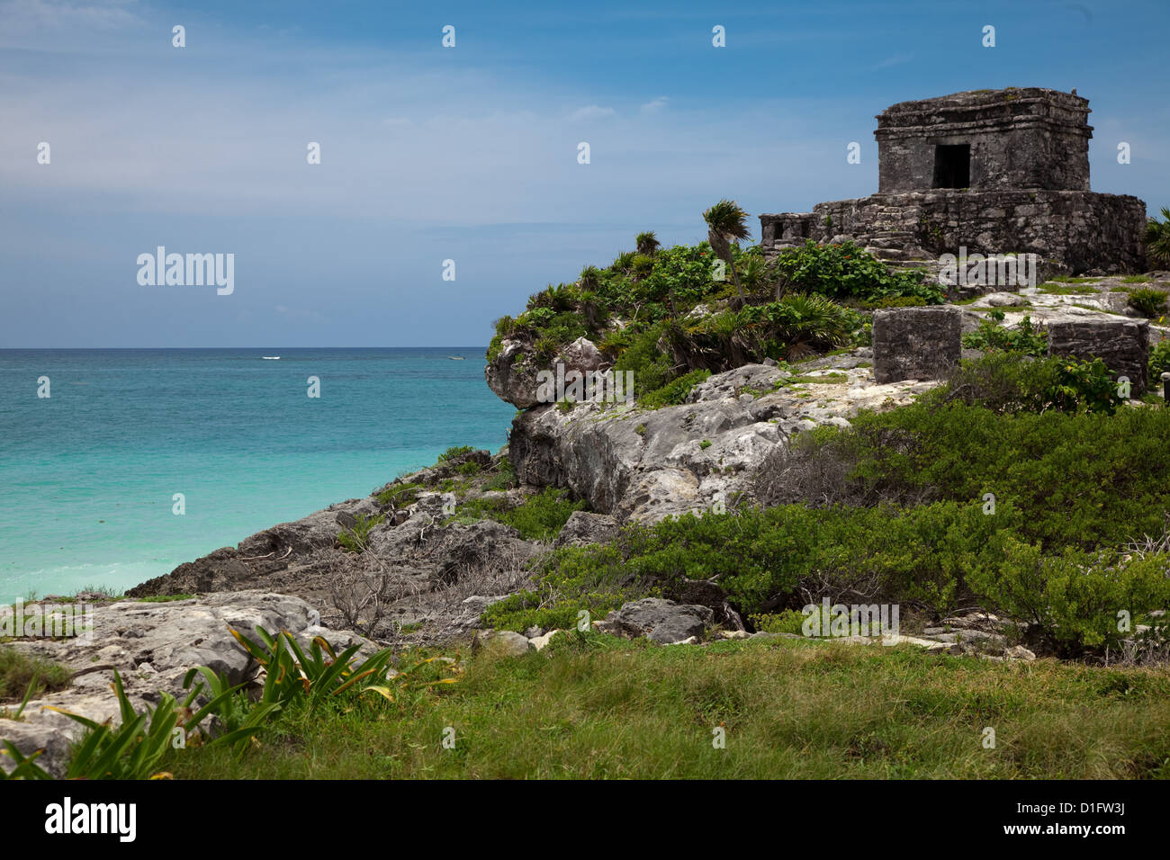 The Mayan ruins at Tulum are spectacularly located on the coast of the Yucatan Peninsula, Mexico. Stock Photo