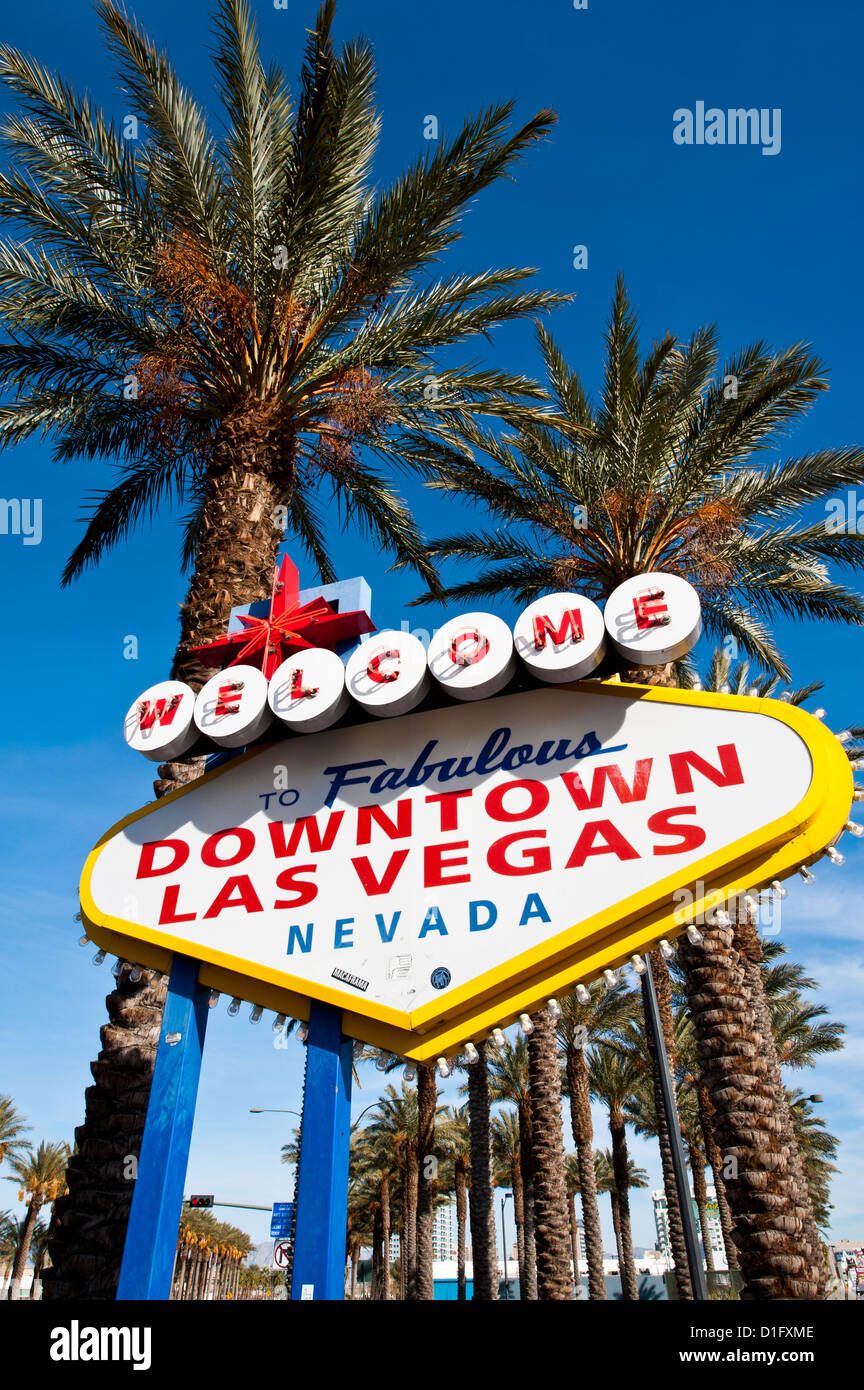 Las vegas sign at night hi-res stock photography and images - Alamy