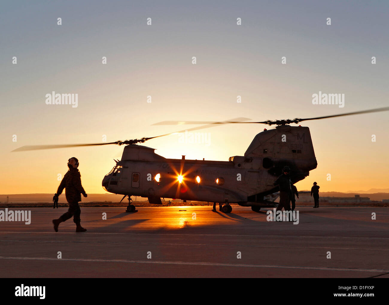 Ch 46e helicopter hi-res stock photography and images - Alamy