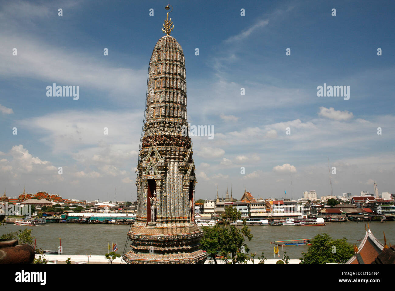 Wat Arun temple (Temple of the Dawn) and Chao Phraya River, Bangkok, Thailand, Southeast Asia, Asia Stock Photo