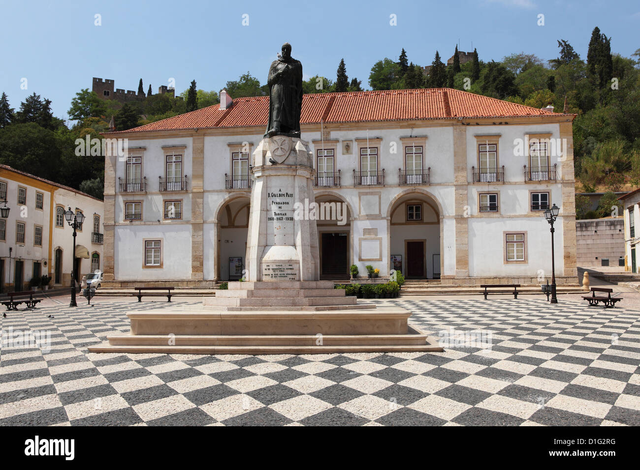 Statue of Gualdim Pais, the city founder, by the town hall, on the Praca de Republica, Tomar, Ribatejo, Portugal, Europe Stock Photo
