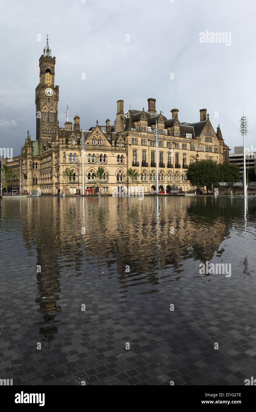 Bradford City Hall, reflects in Centenary Square fountain, Bradford, West Yorkshire, Yorkshire, England Stock Photo