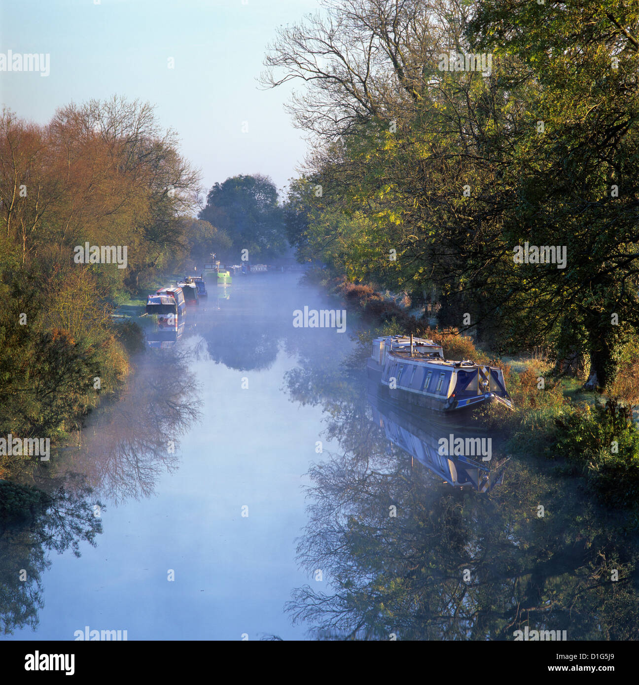 Kennet and Avon canal in mist, Great Bedwyn, Wiltshire, England, United Kingdom, Europe Stock Photo