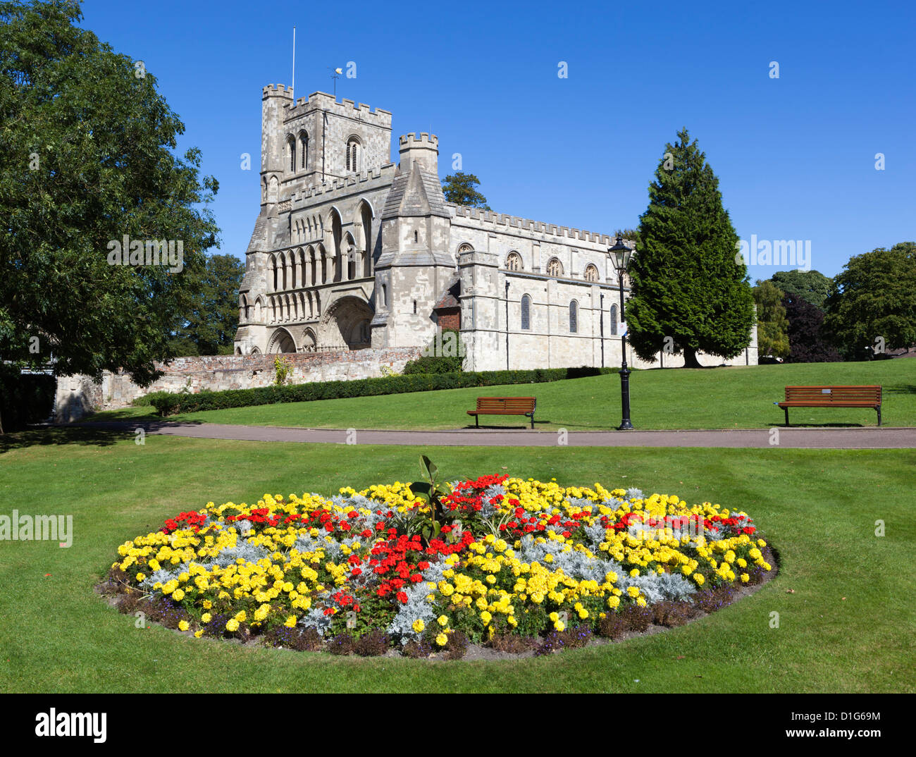 Priory Gardens and Priory Church of St. Peter, Dunstable, Bedfordshire, England, United Kingdom, Europe Stock Photo