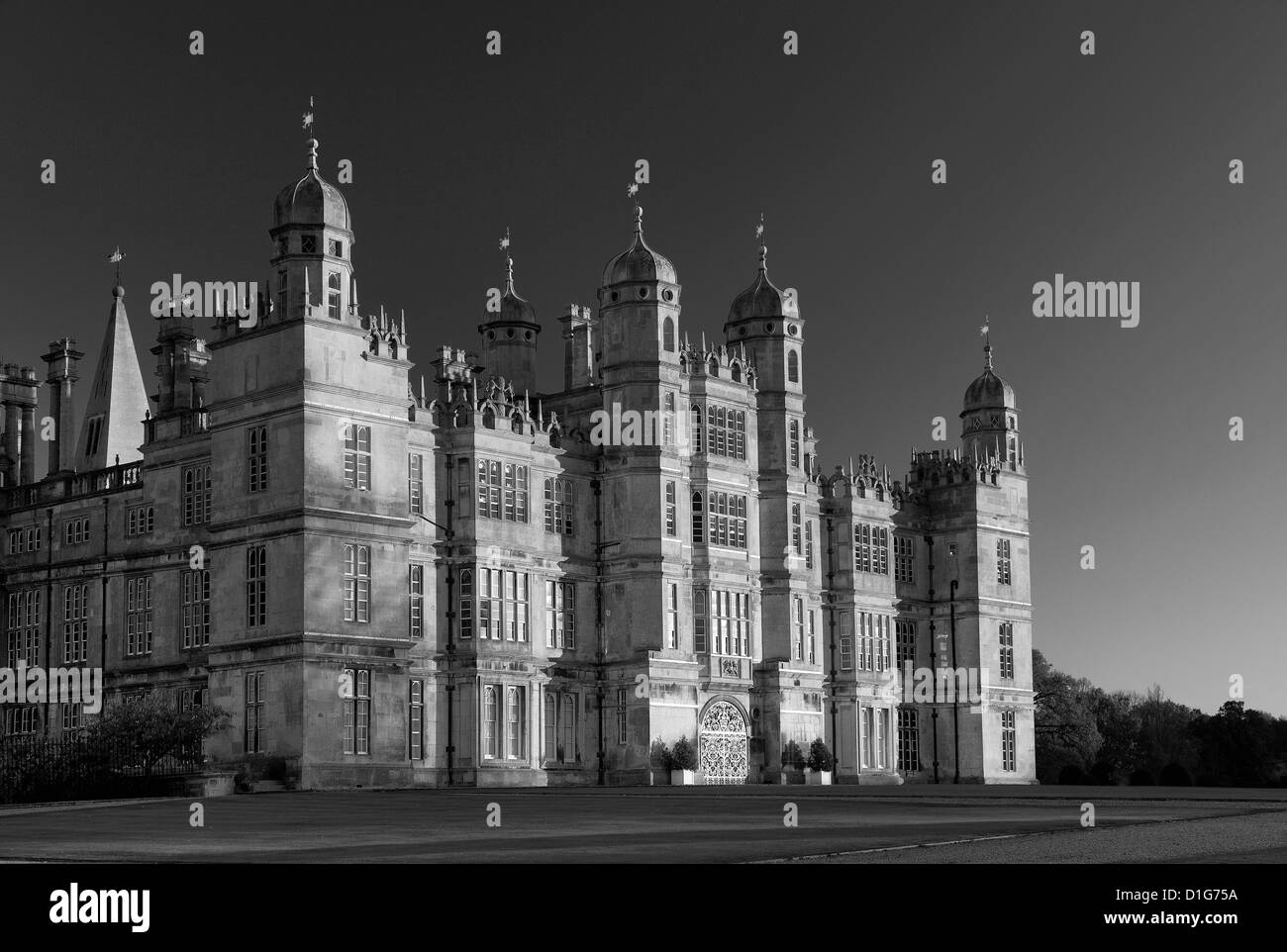 Elizabethan house exterior Black and White Stock Photos & Images - Alamy