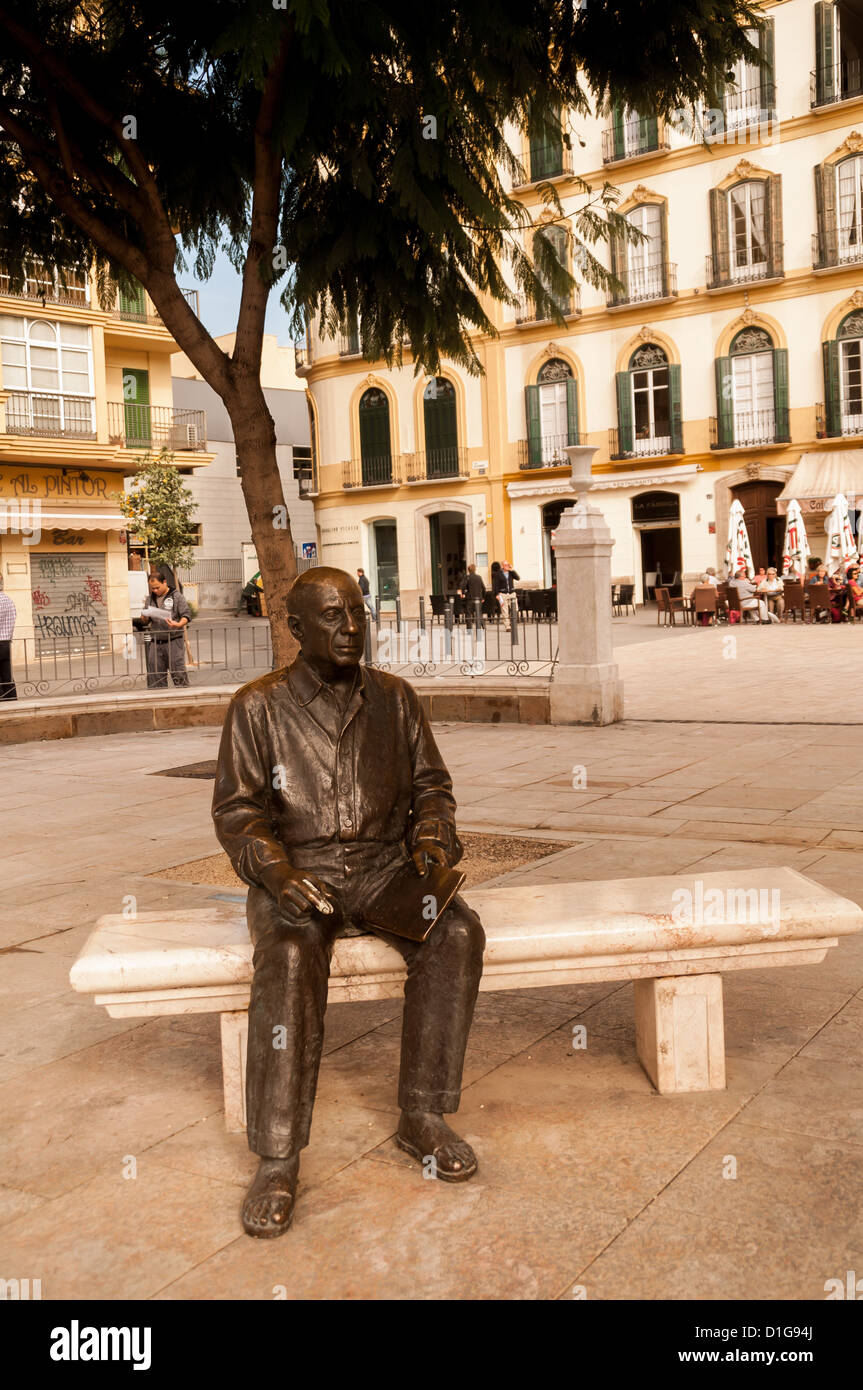 Statue of Picasso in front of his home in Malaga Stock Photo