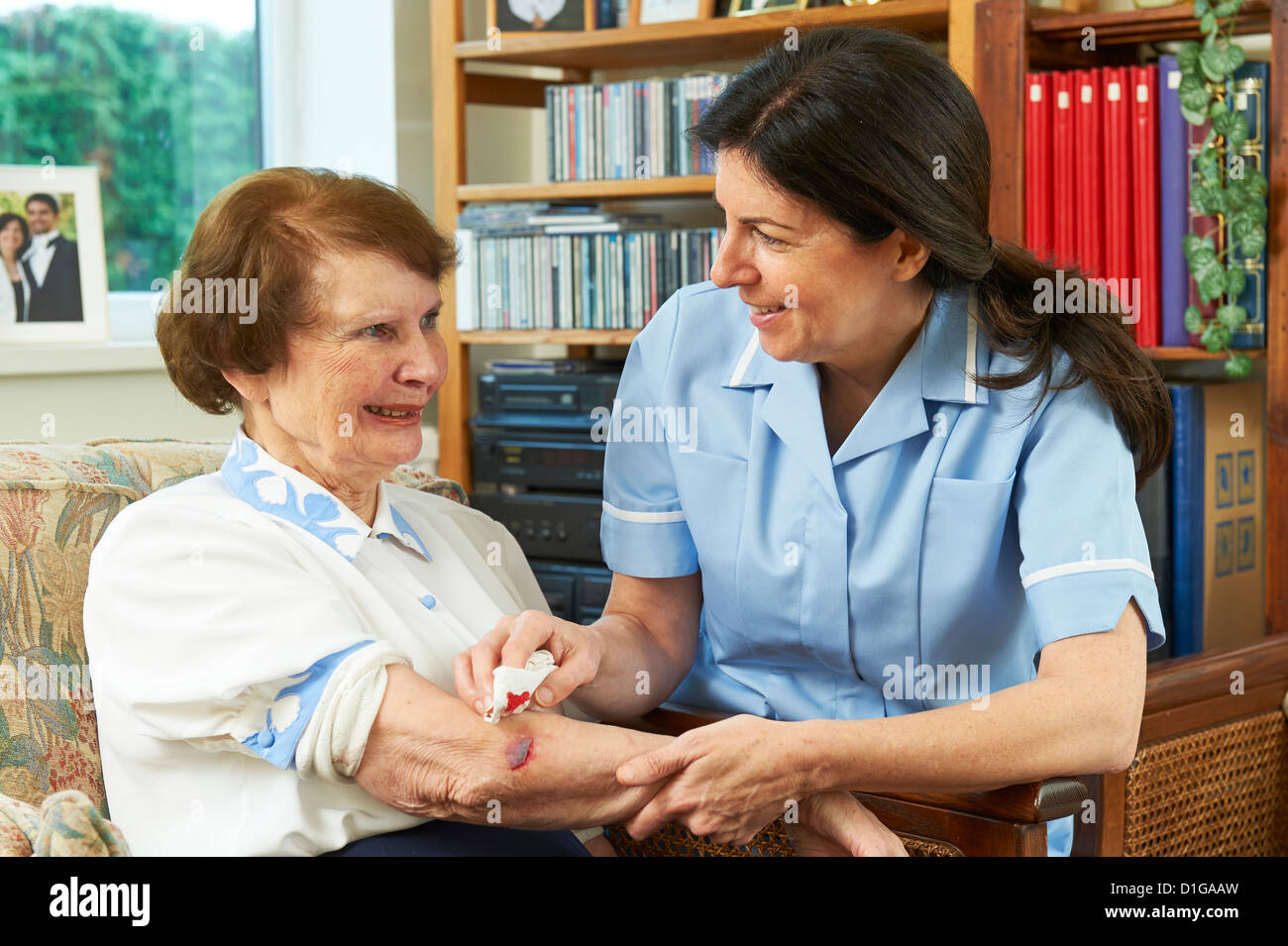Wound care home nurse hires stock photography and images Alamy