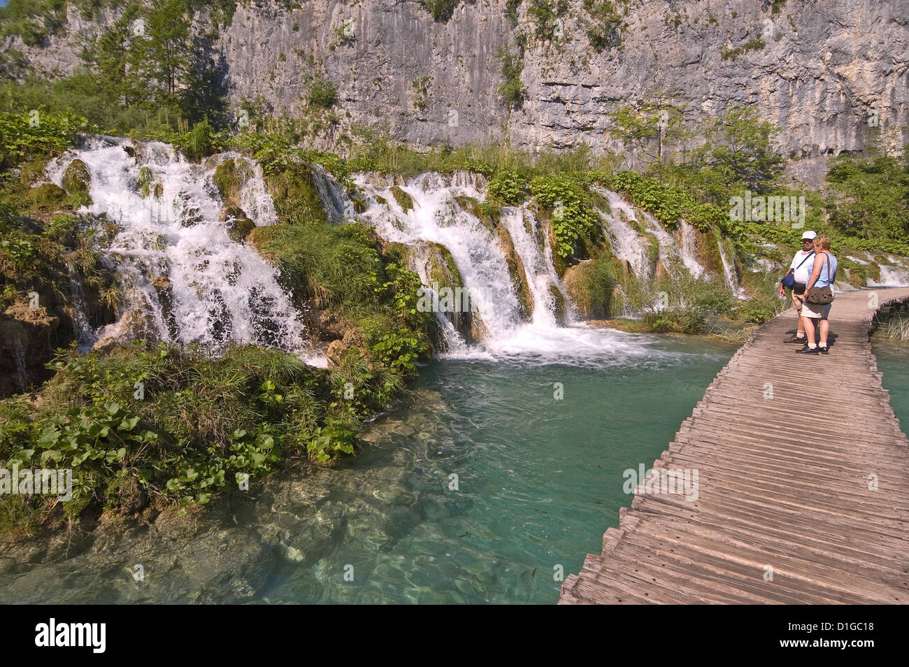 Elk192-1819 Croatia, Plitvice Lakes National Park, lower lakes, waterfalls with hikers Stock Photo