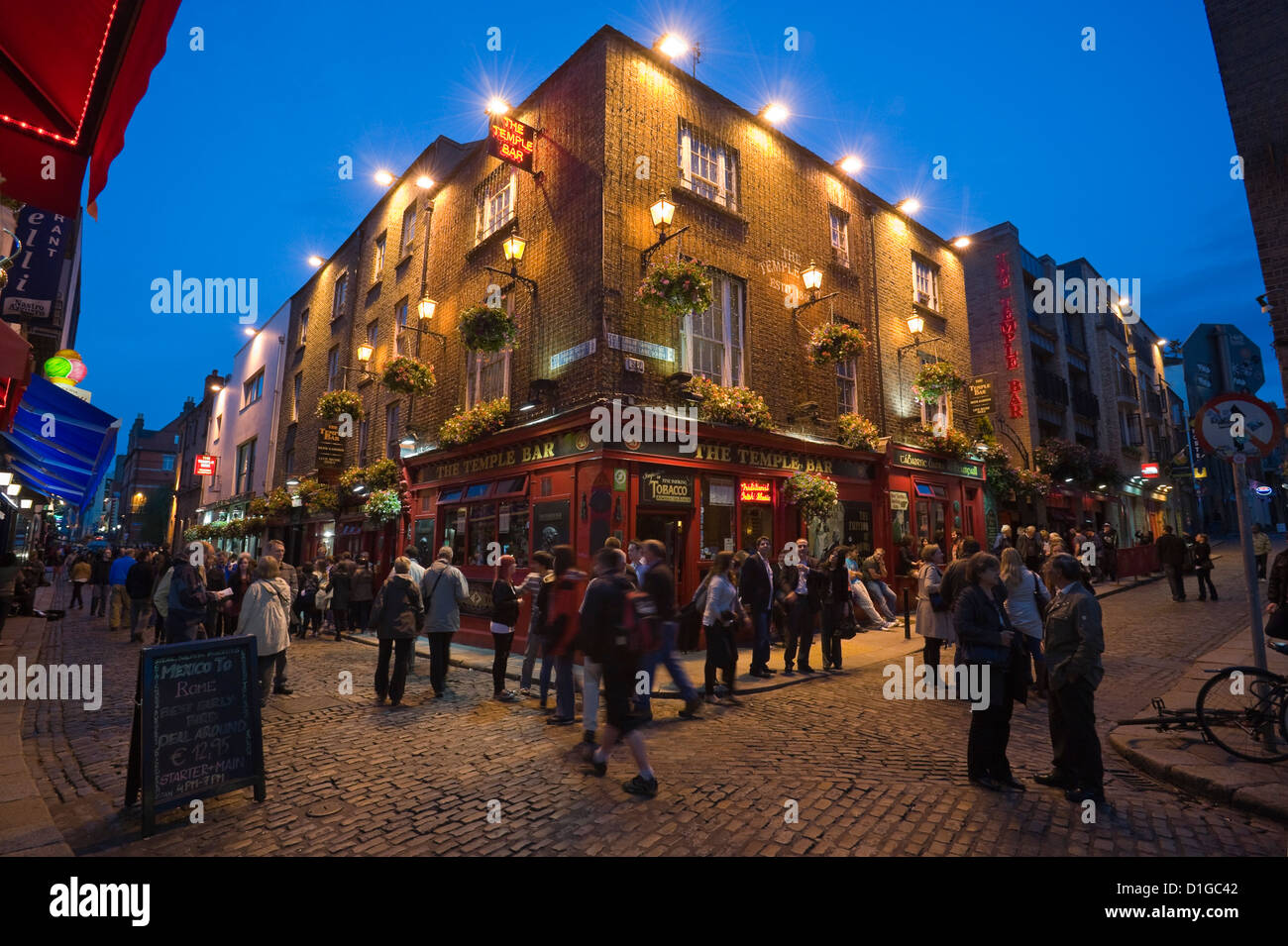 Horizontal view of the Temple Bar pub in the Temple Bar or Barra an