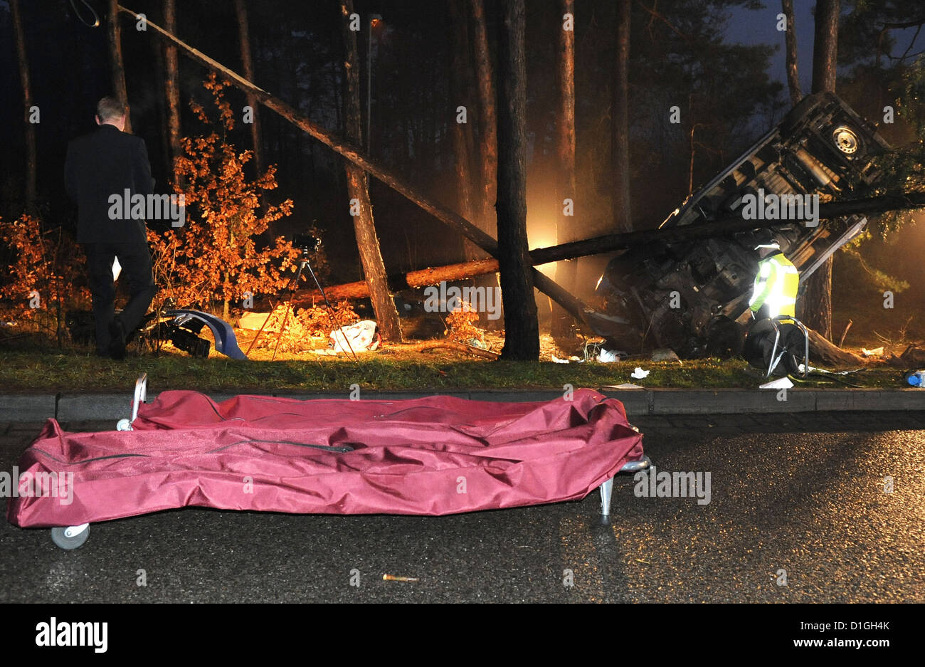 Dead bodies are veiled in front of a wreckage of a car on a car park at the A13 Autobahn in Kahlberg, Germany, 20 December 2012. The accident caused two people to die, further seven has been severly injured. Photo: Oliver Mehlis Stock Photo