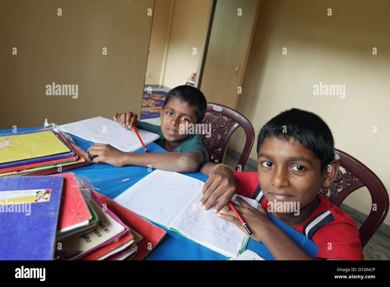 Sri lanka sinhalese children in hi-res stock photography and images - Alamy
