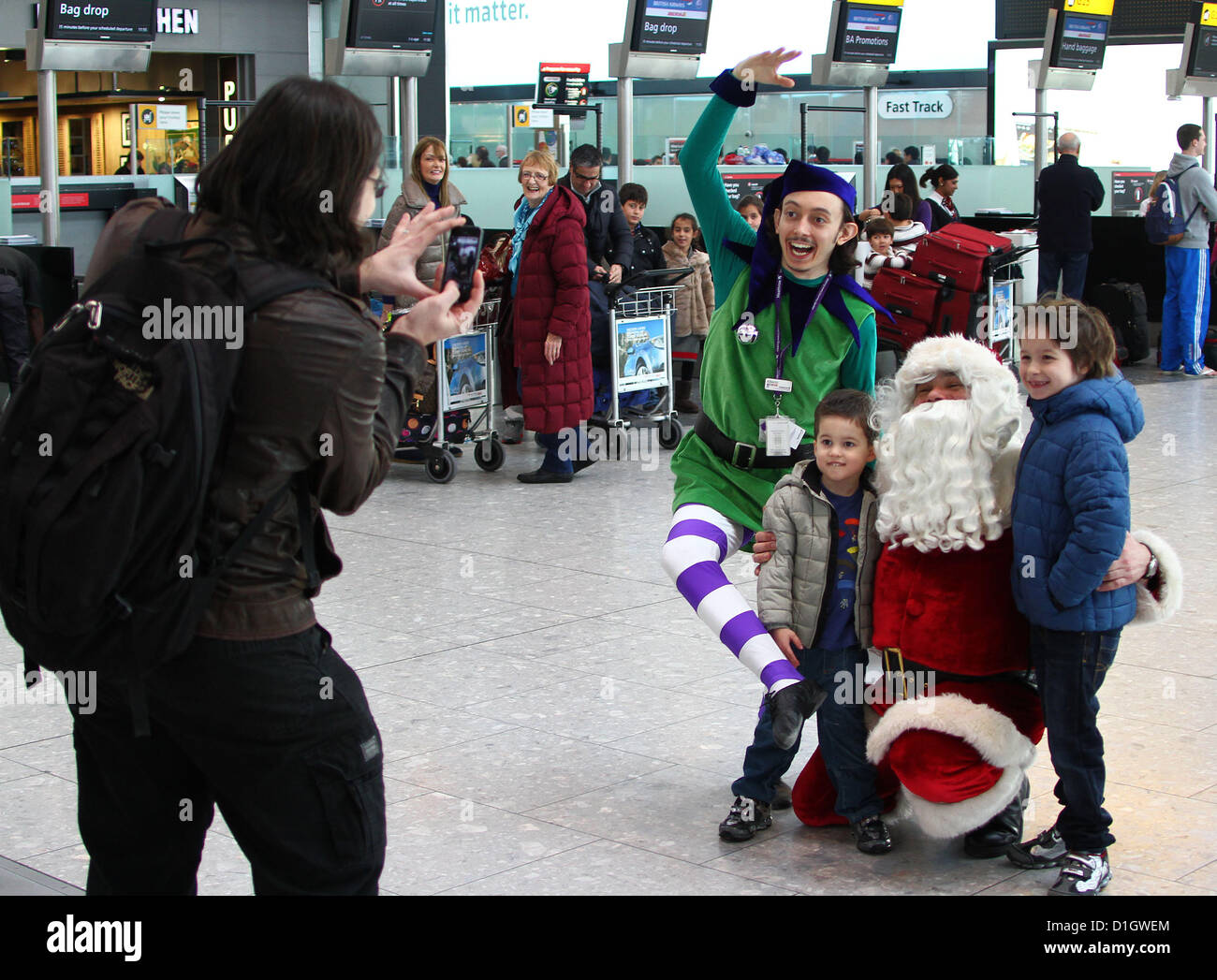 London Heathrow Airport Terminal 5 Departures 21 December 2012. Santa made a special appearance at the terminal to meet departing children. Today is expected to be the busiest of the year for UK Airports. Credit:  Colin Bennett / Alamy Live News Stock Photo