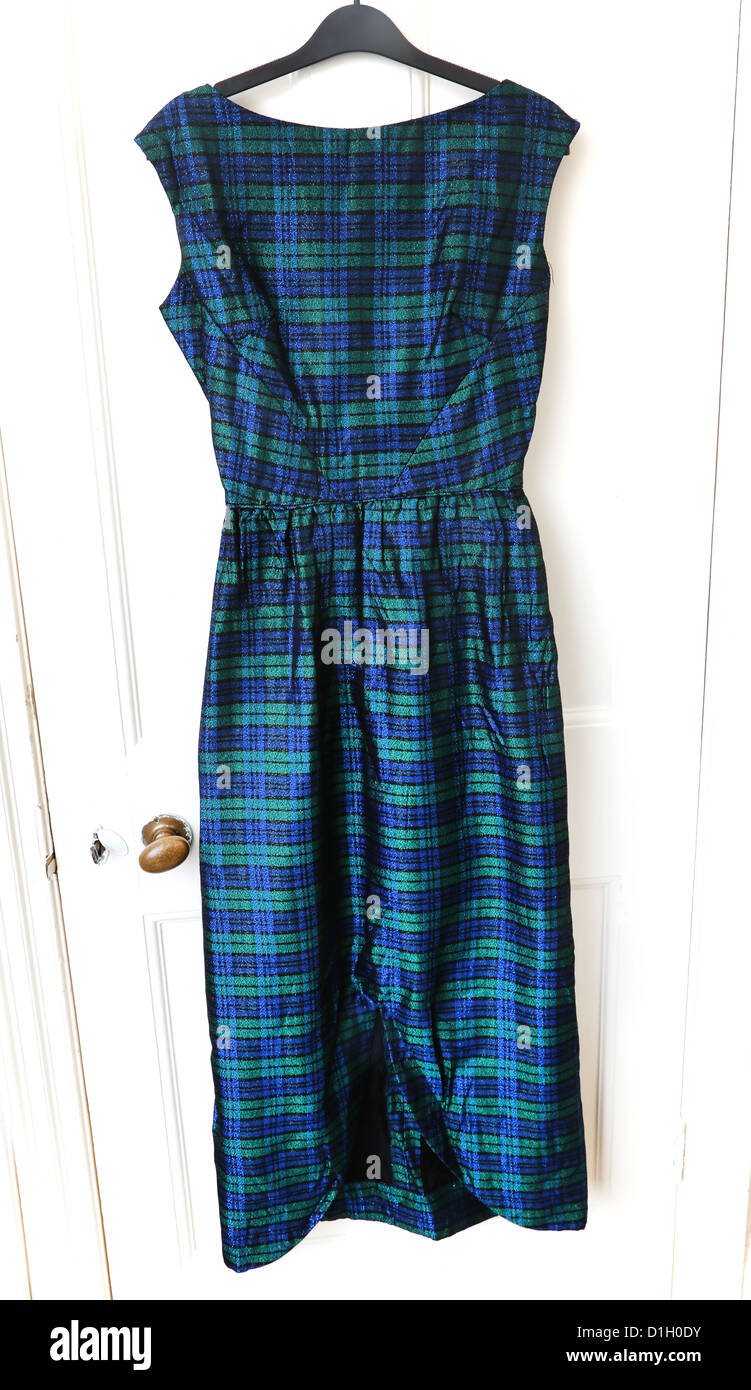 Blue and green dress hi-res stock photography and images - Alamy Blue and green dress hi-res stock photography and images - Alamy