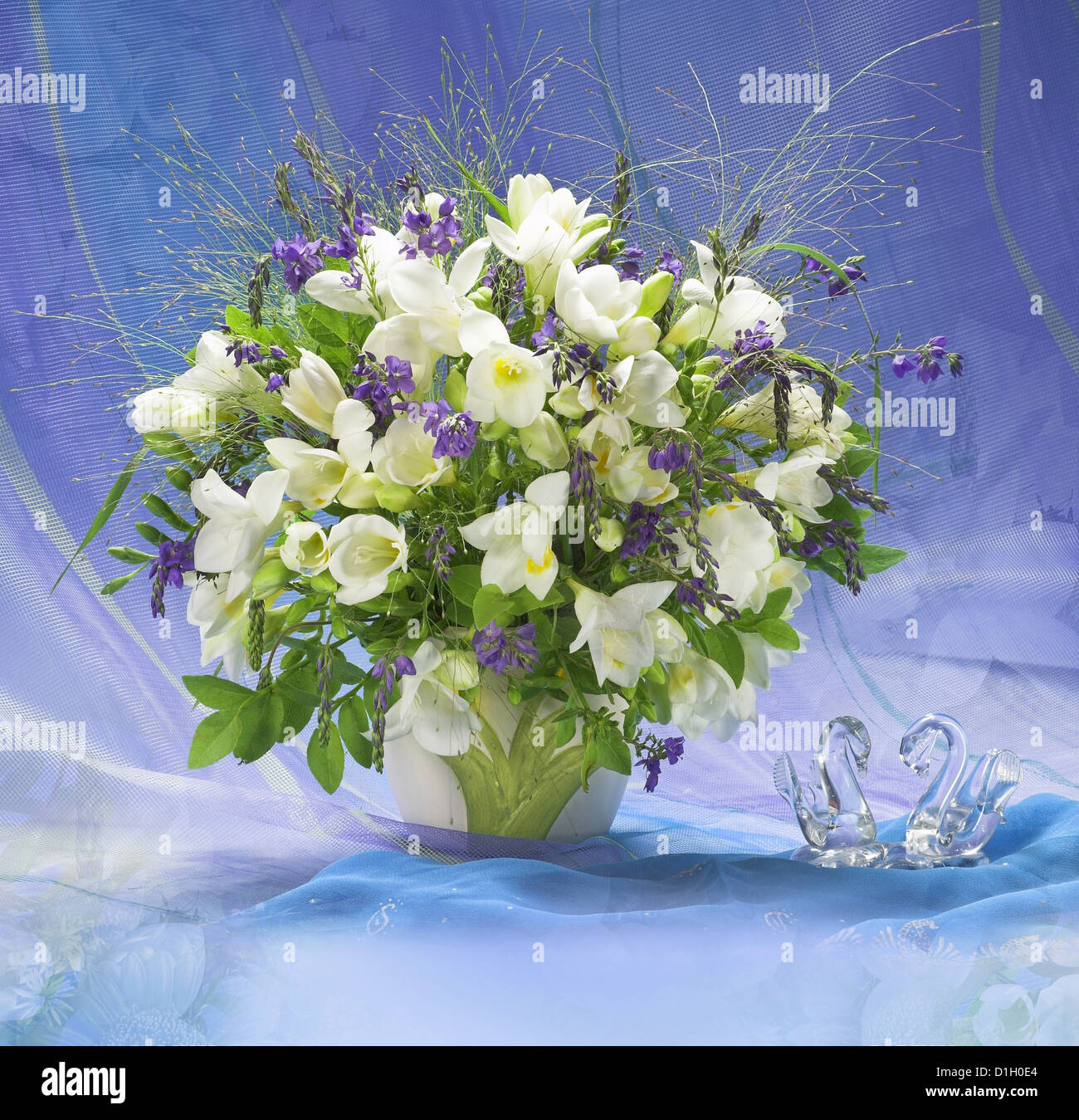Bouquet of white freesia flowers Stock Photo - Alamy