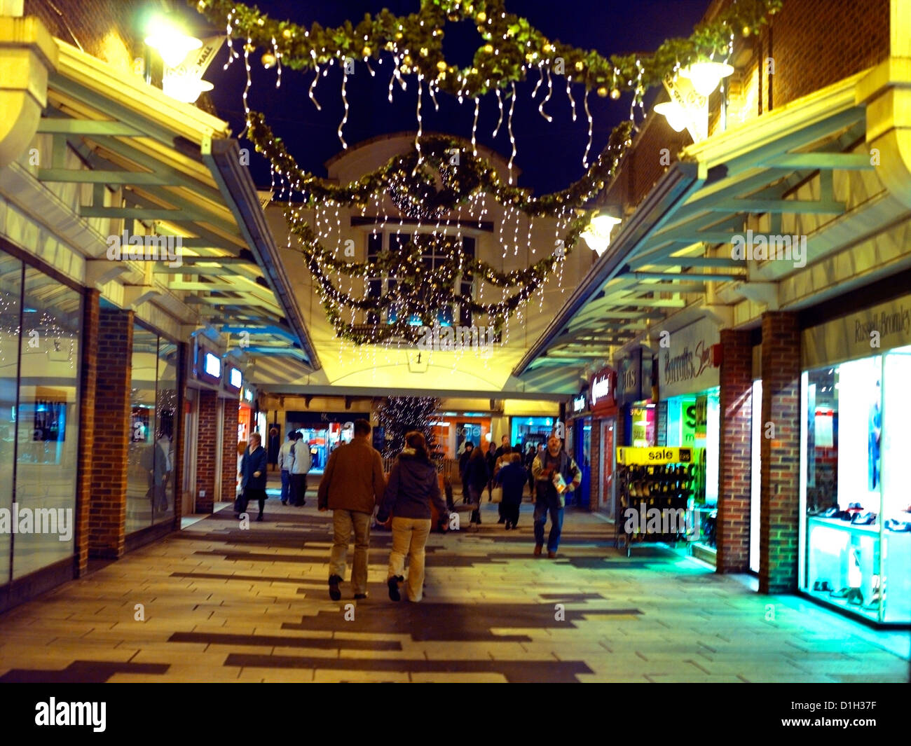 Beautiful Christmas Decoration in the Gardens Mall. Editorial Stock Image -  Image of carnival, architecture: 135158254