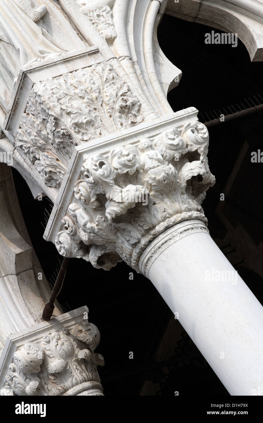 Italian column hi-res stock photography and images - Alamy