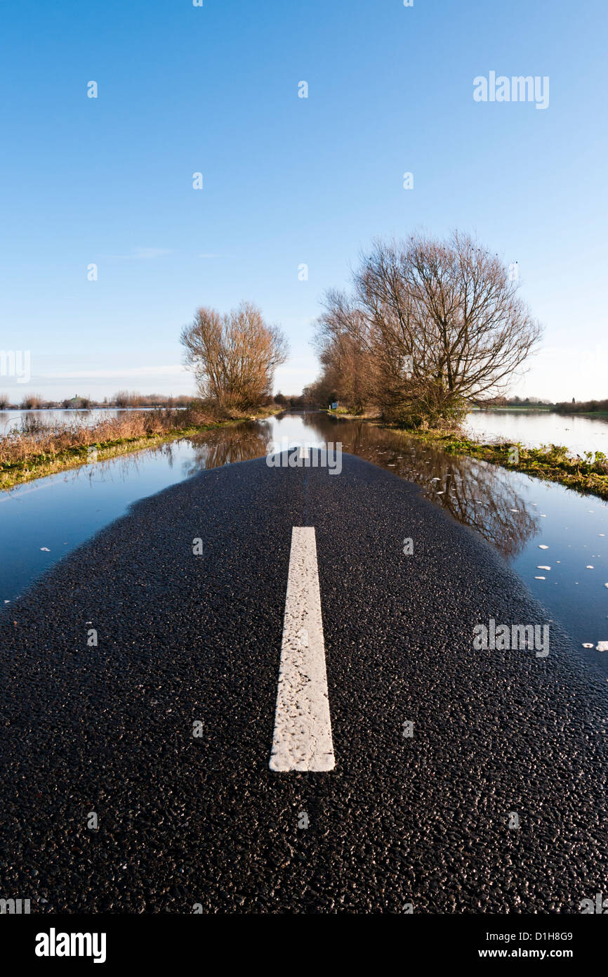 Flooding on the A361 between Burrowbridge and East Lyng on the Somerset levels 2012 Stock Photo