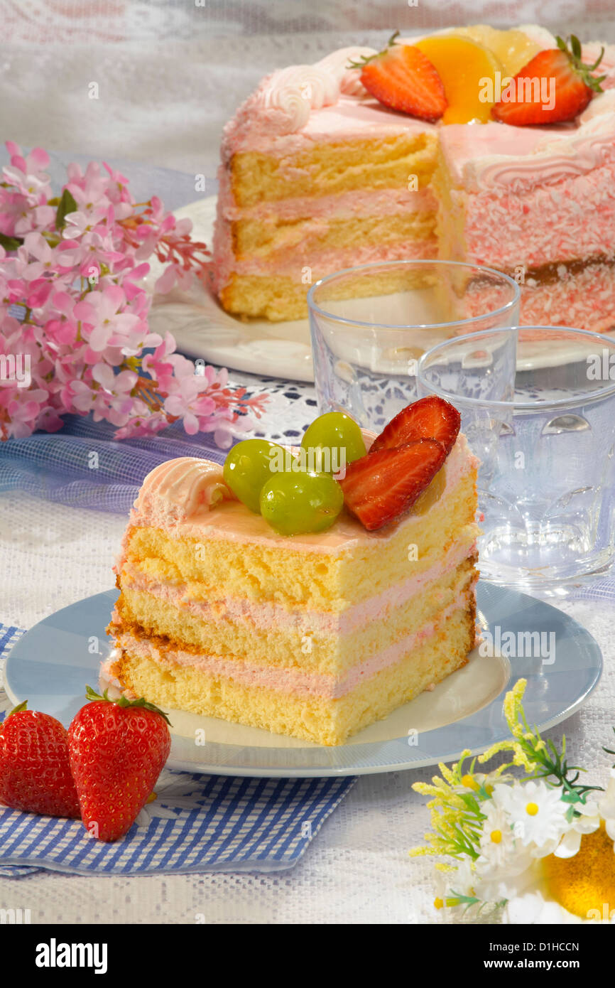 Strawberry cream cake Stock Photo - Alamy