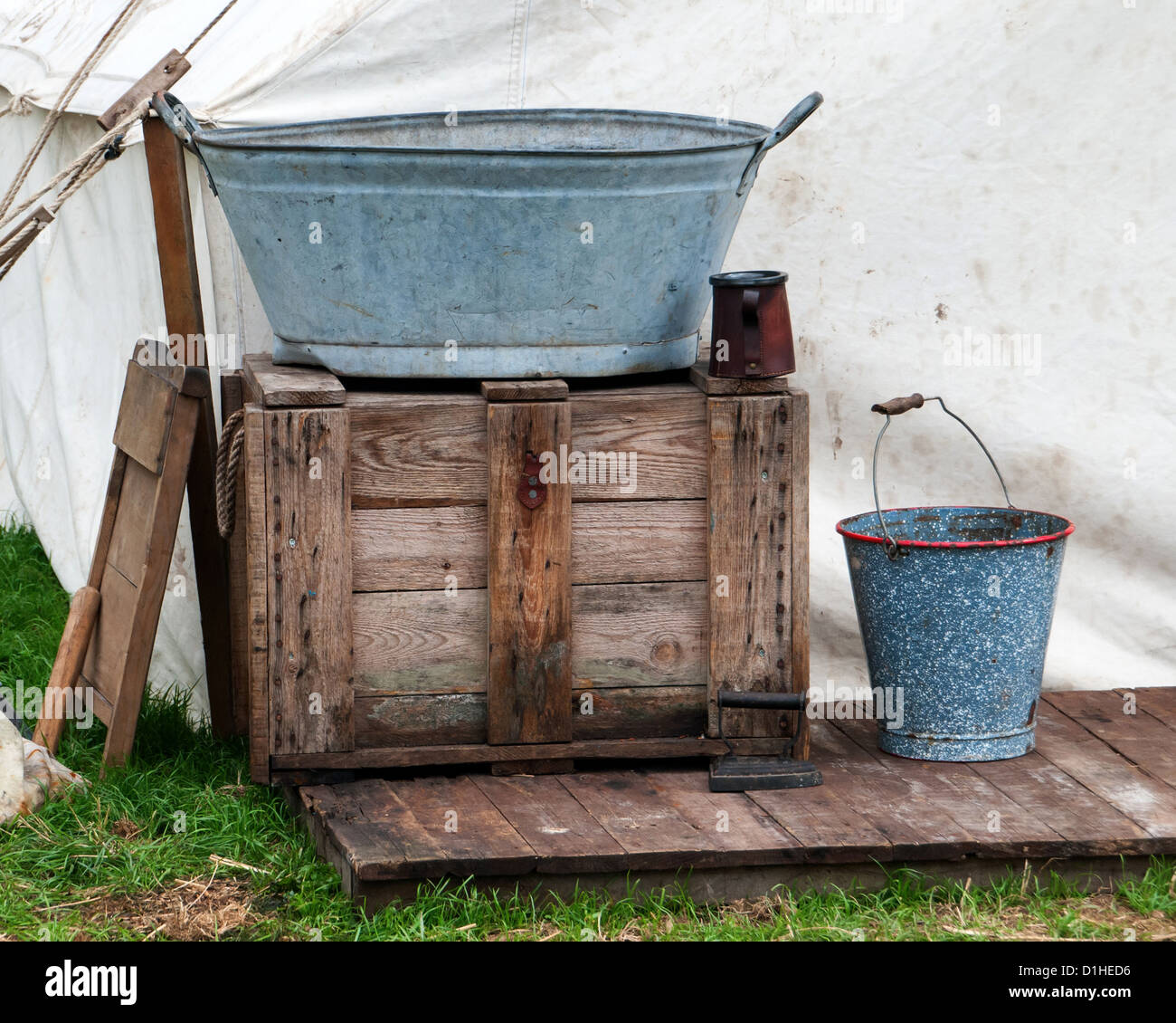 Vintage Galvanized Metal Garden Wash Tub Farm Bucket C.1930s