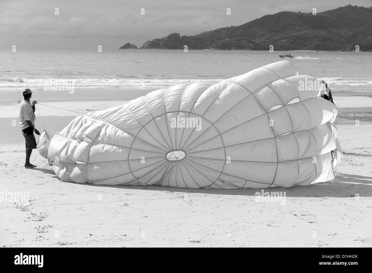 Canopy of a parachute Black and White Stock Photos & Images Alamy