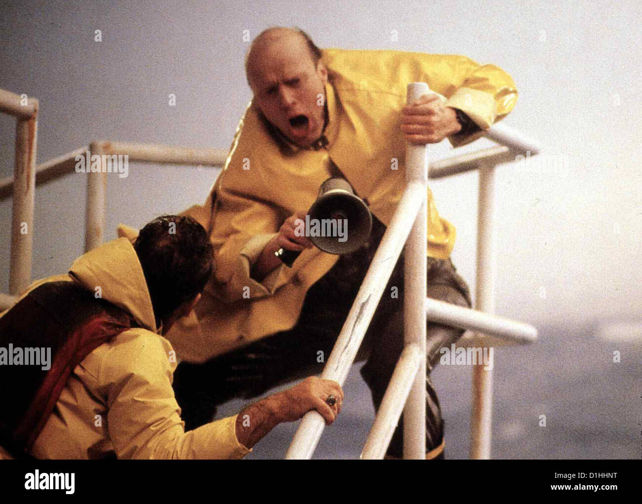 Abyss: Abgrund Des Todes Abyss, Die Bergungsarbeiten werden noch zusaetzlich durch einen Taifun erschwert. *** Local Caption Stock Photo