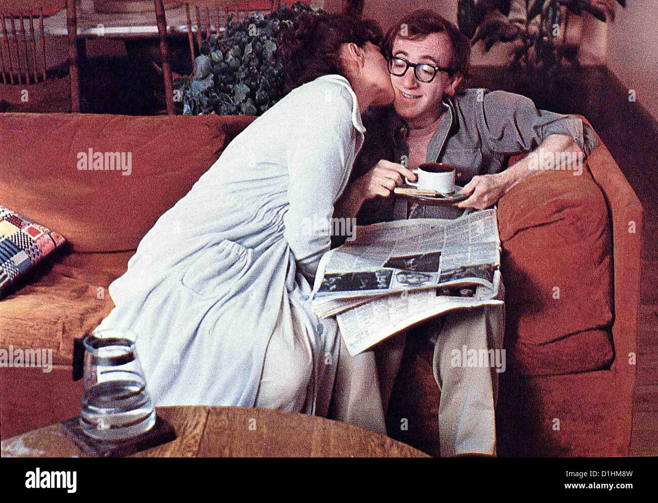 Der Stadtneurotiker  Annie Hall  Diane Keaton, Woody Allen Das lebenslustige Paar (Diane Keaton/Woody Allen) laesst es sich Stock Photo