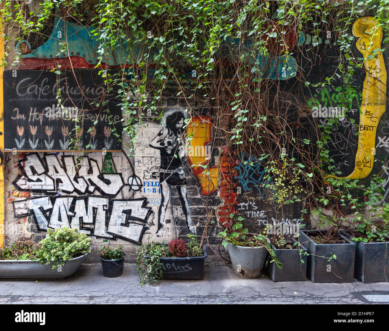 Wall with Graffiti, street art and plants outside the Cafe Cinema - Haus Schwarzenberg at 39 Rosenthalerstrasse, Mitte, Berlin Stock Photo