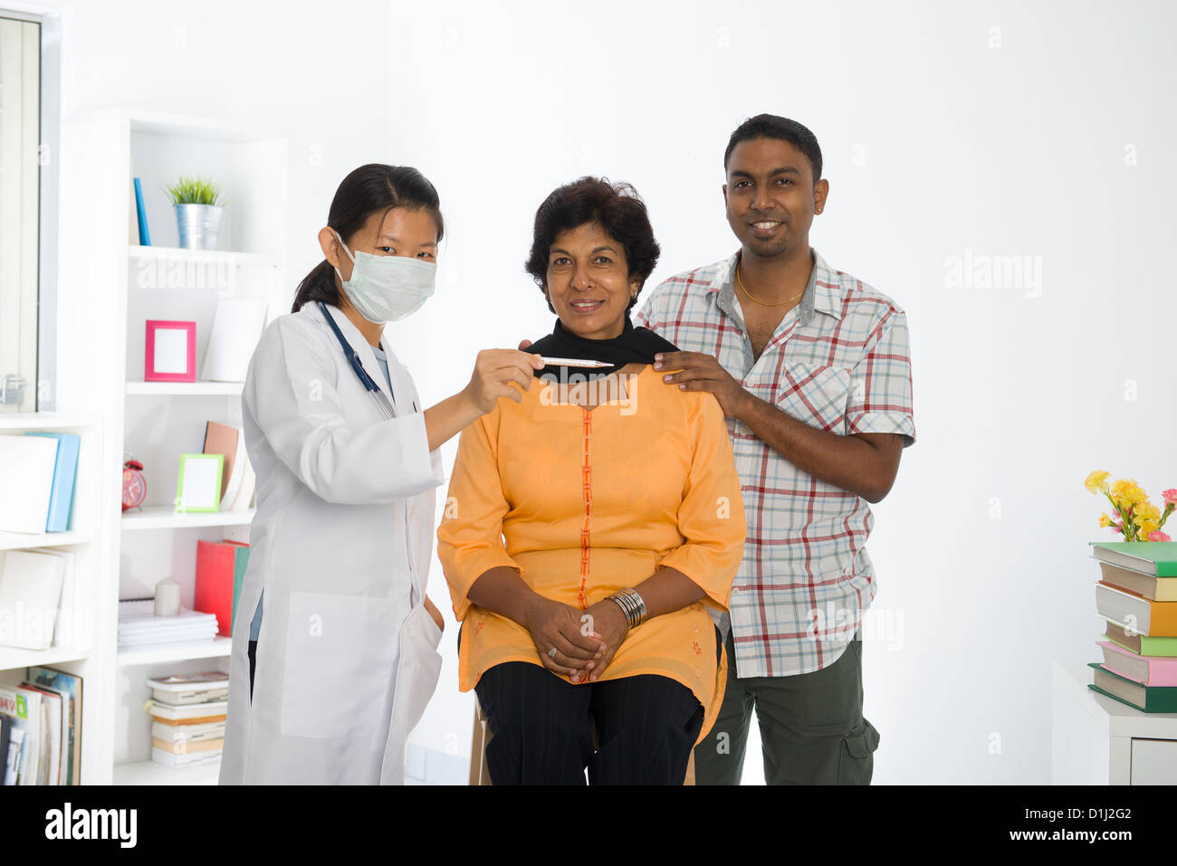 India doctor patient consultation hi-res stock photography and images ...
