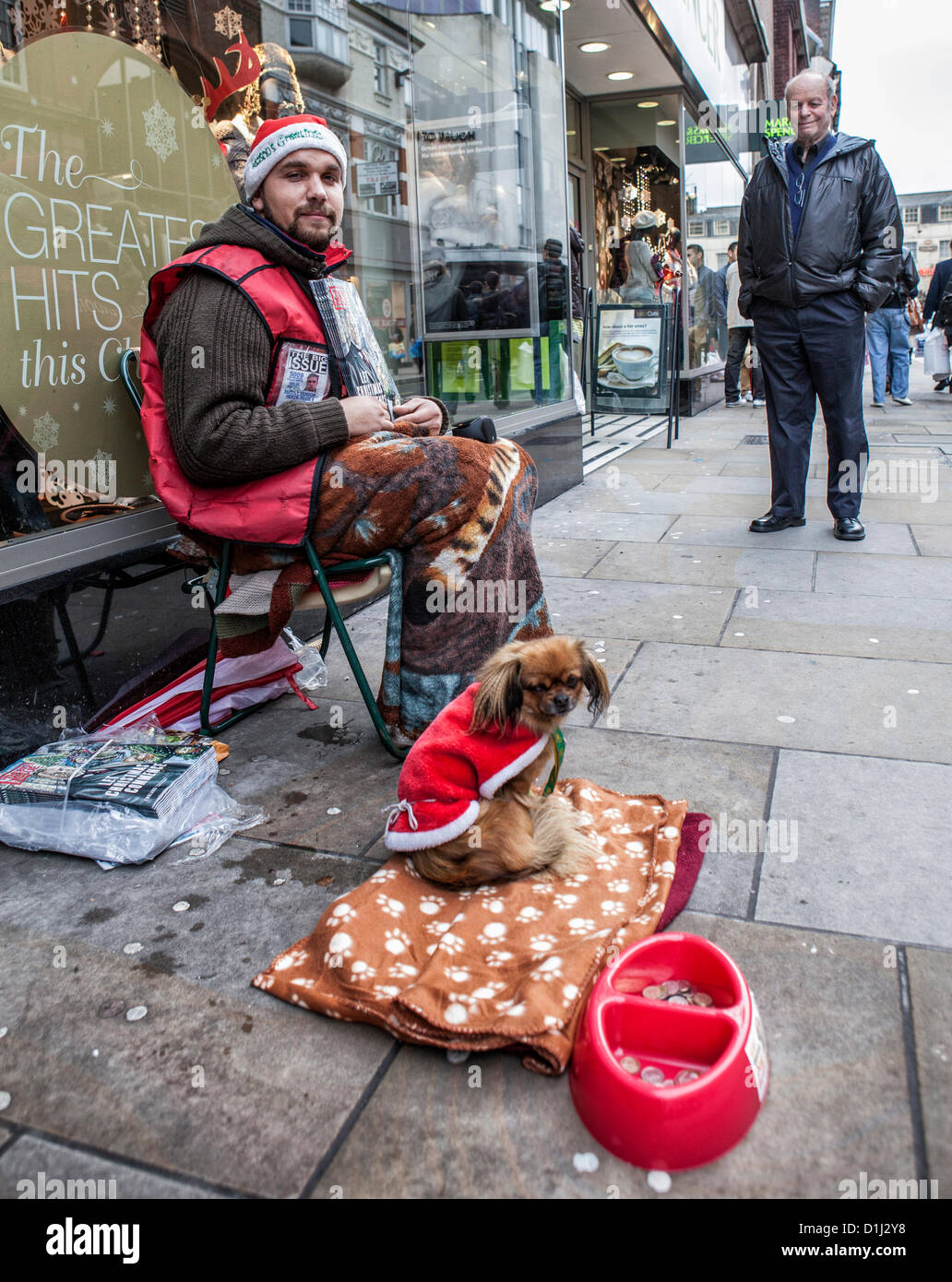 Big issue seller thames hires stock photography and images Alamy