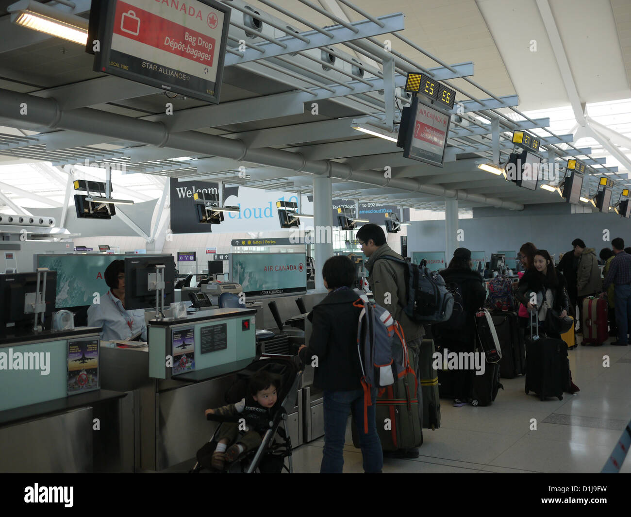 airport checkin "check in" counter passengers travelers Stock Photo Alamy