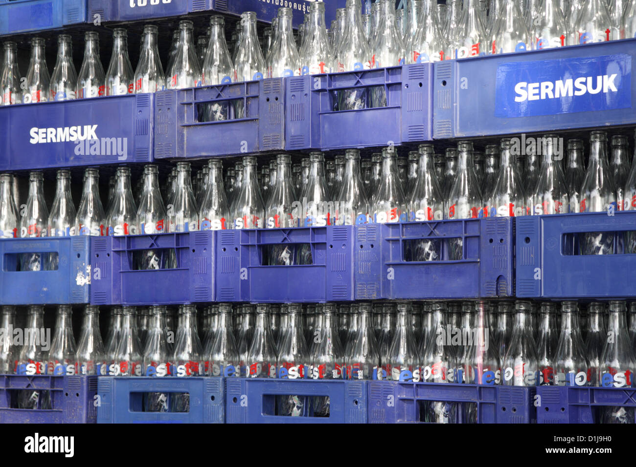 Est Cola drink crate Stock Photo - Alamy