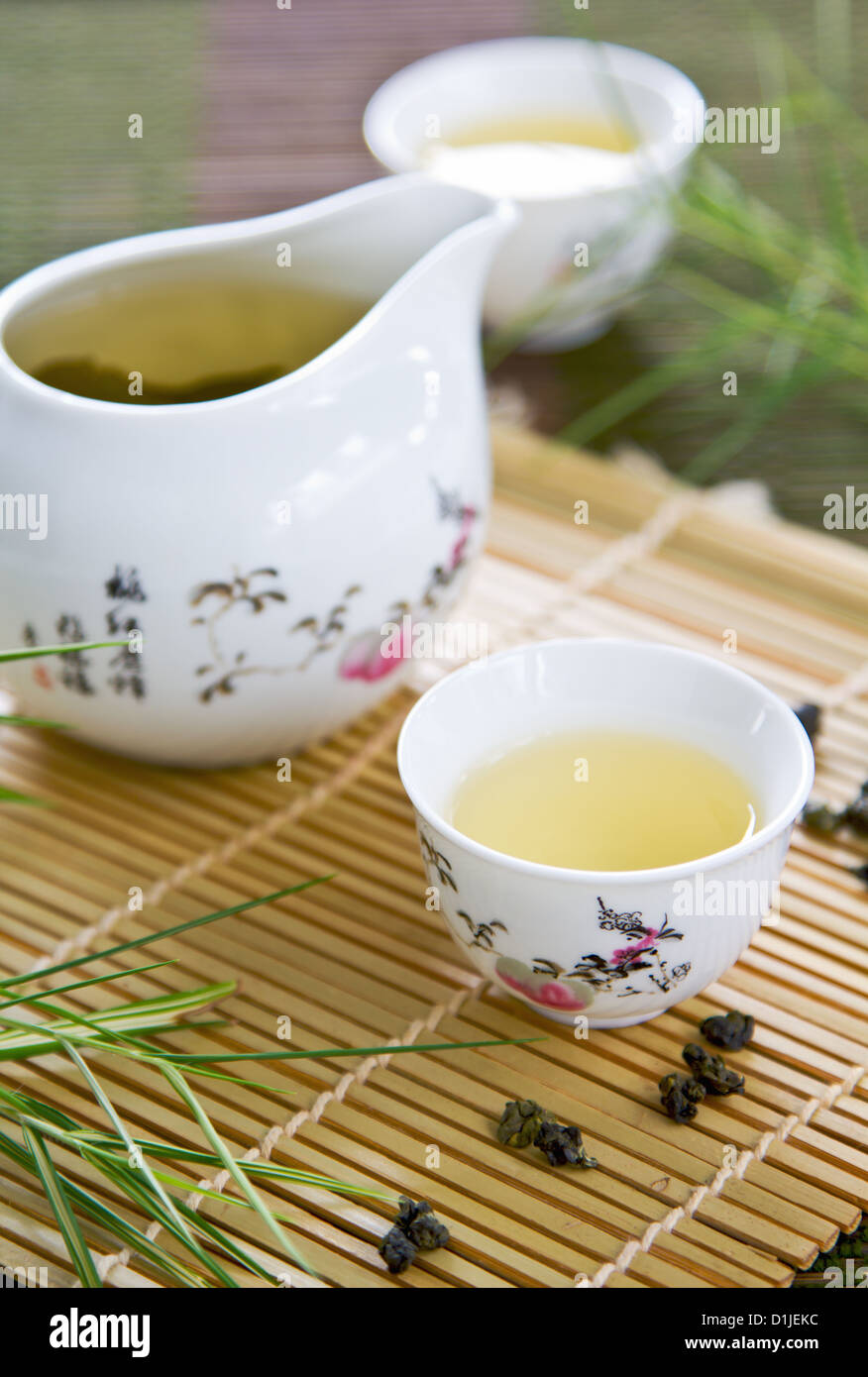 Oolong Tea in traditional tea pot and cups Stock Photo Alamy