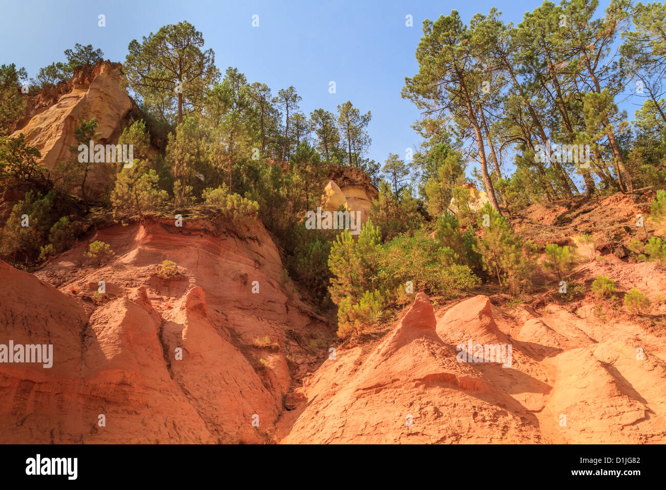 Red Cliffs in Roussillon (Les Ocres), Provence, France Stock Photo