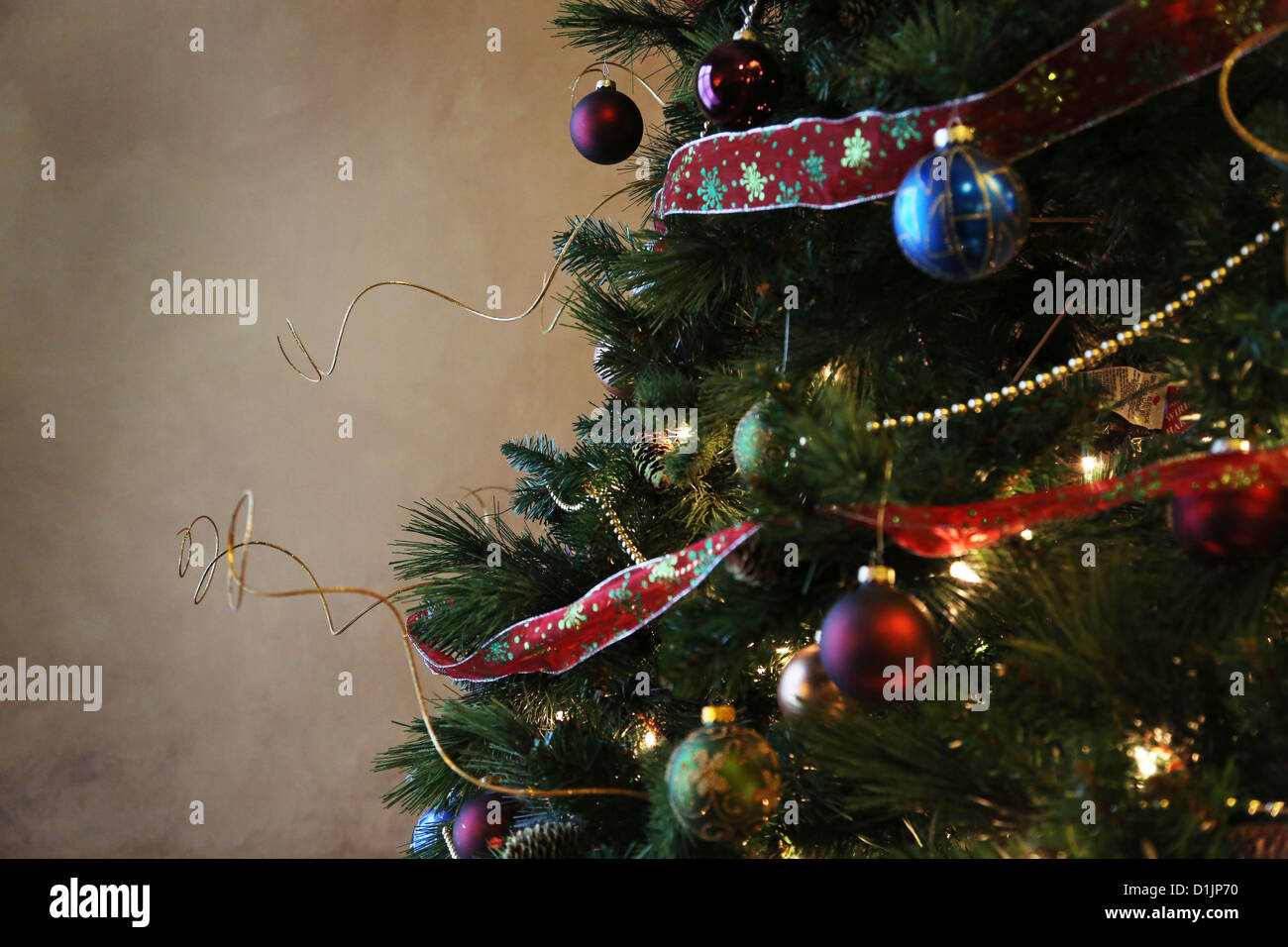 Decorated tree hi-res stock photography and images - Alamy